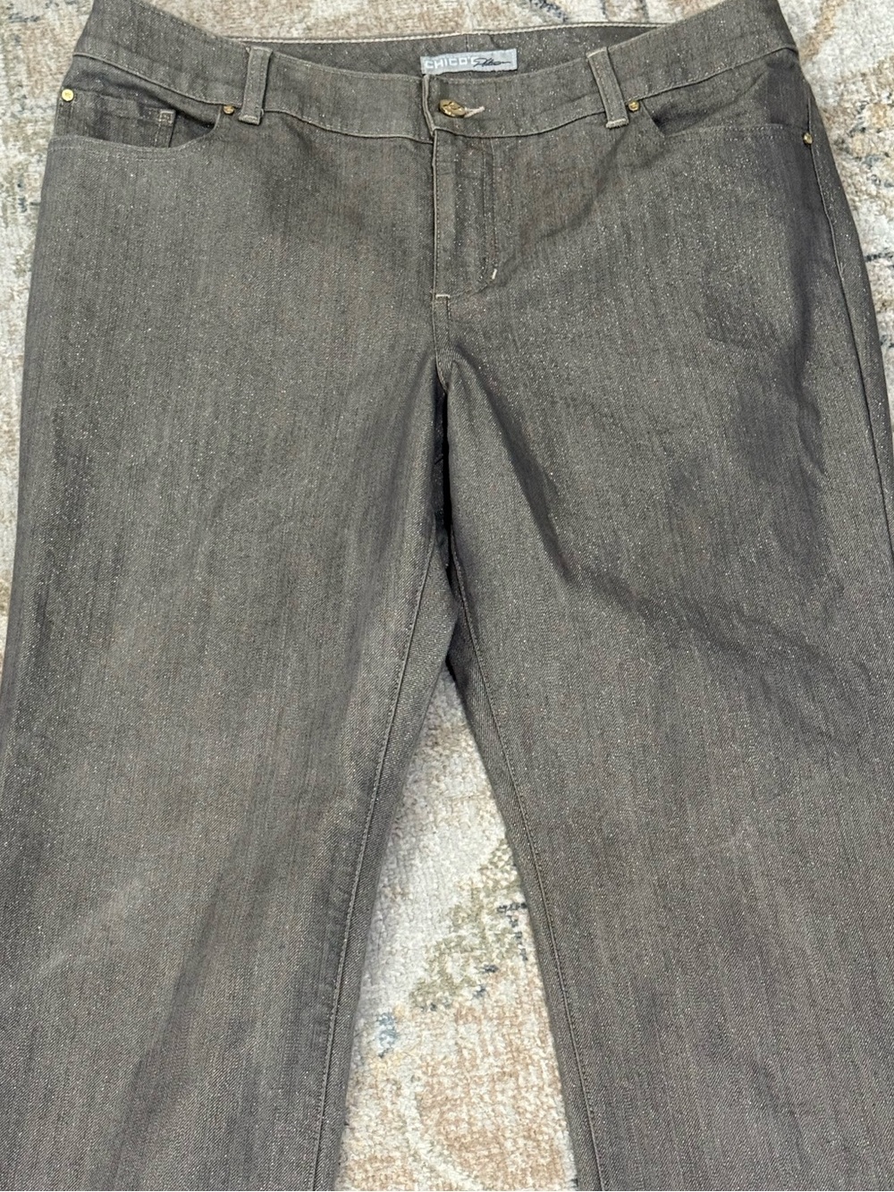 Chico’s Platinum Metallic Shimmer Gray Ultimate Fit Slim Leg Jeans 2 Reg US 12 - Picture 2 of 4